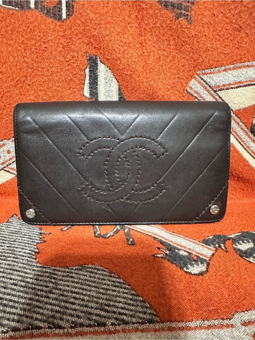 CHANEL❤️🌟 V-STITCH CHOCOLATE BROWN QUILTED CC LOGO WALLET ⭐️